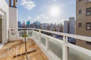 Image 11 - 881227