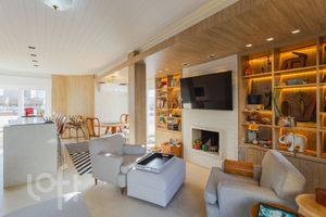 Image 3 - 881227