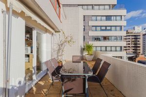Image 8 - 881227