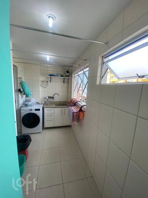 Image 7 - 881228
