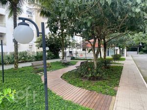 Image 20 - 881228