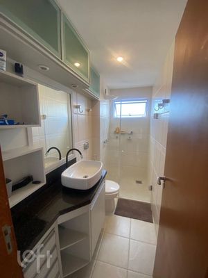 Image 9 - 881228