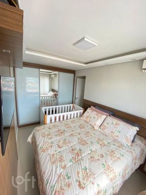 Image 12 - 881265