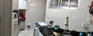 Image 4 - 881273
