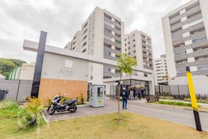 Image 25 - 881276