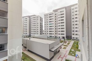 Image 10 - 881276