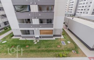 Image 12 - 881276