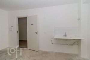 Image 3 - 881276