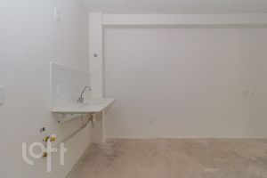 Image 4 - 881276