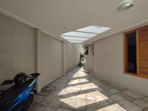 Image 22 - 881282