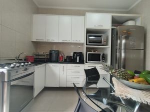 Image 7 - 881282