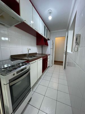 Image 6 - 881283
