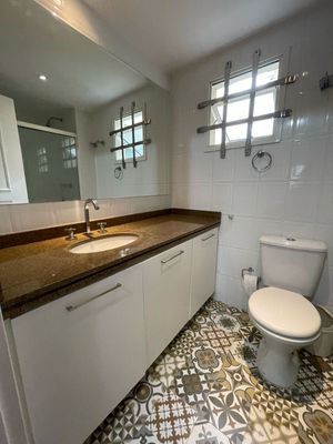 Image 11 - 881283