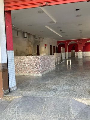 Image 9 - 881295