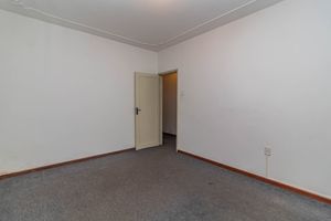 Image 9 - 881301