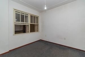 Image 11 - 881301