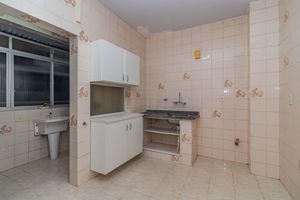 Image 16 - 881301