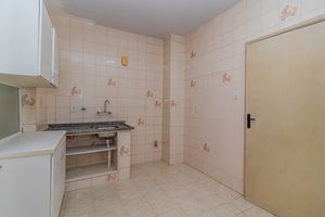 Image 17 - 881301