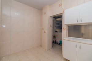 Image 19 - 881301