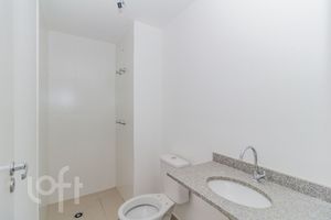 Image 15 - 881302