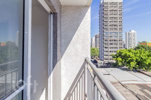 Image 3 - 881302