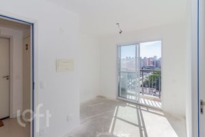Image 37 - 881303