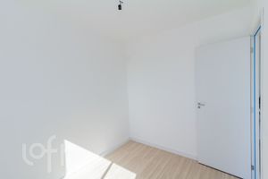 Image 10 - 881303