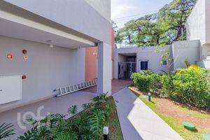 Image 36 - 881303