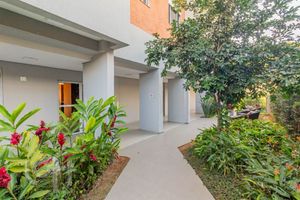 Image 35 - 881303