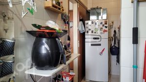 Image 10 - 881304