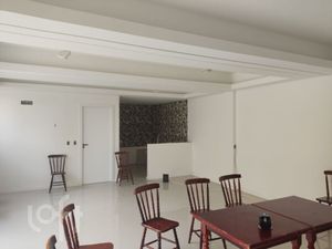 Image 12 - 881304