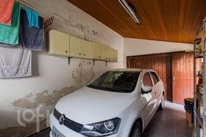 Image 27 - 881337