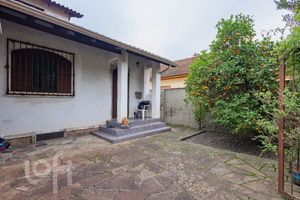Image 15 - 881337