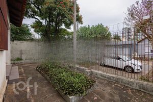 Image 23 - 881337
