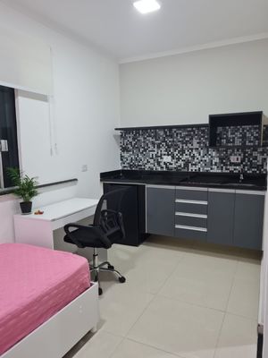 Image 12 - 881339