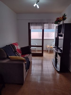 Image 9 - 881342