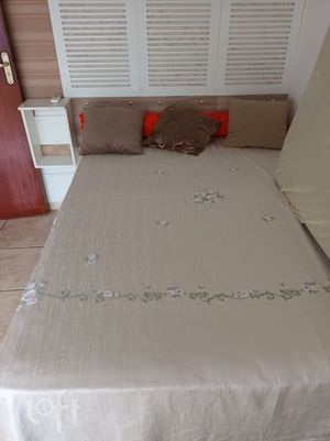 Image 19 - 881343