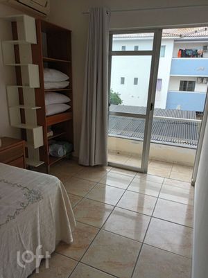 Image 18 - 881343