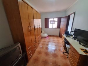 Image 17 - 881350