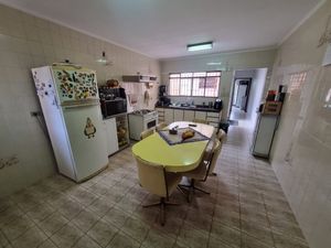 Image 33 - 881350