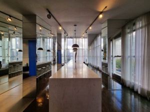 Image 13 - 881375