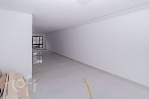 Image 7 - 881382