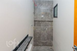 Image 33 - 881382