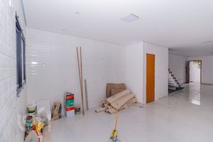 Image 8 - 881382