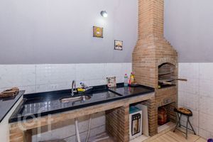 Image 40 - 881385