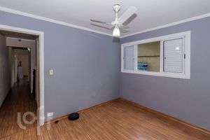 Image 10 - 881385