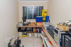 Image 31 - 881385