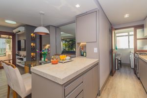 Image 12 - 881386