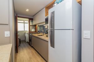 Image 13 - 881386