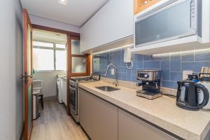 Image 14 - 881386